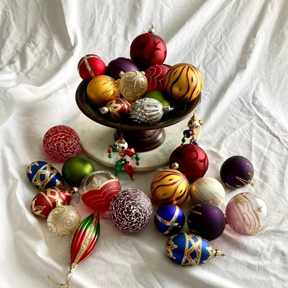 Vintage Pier Imports Glass & Glitter Christmas Ornaments – Set of 3 (Red/Gold) - Picture 2 of 5